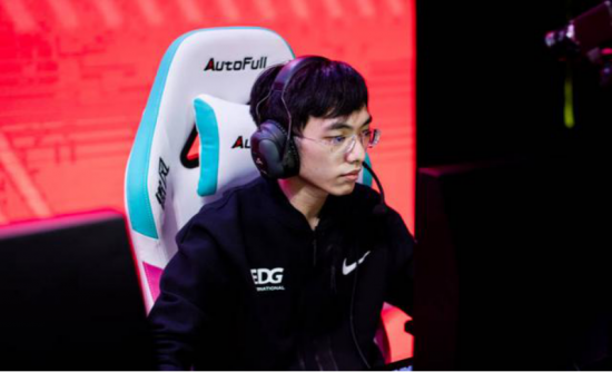 HLE与100T英雄联盟S15赛事精彩对决引发热议